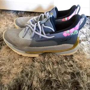 Girls under armour shoes
