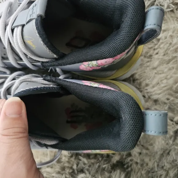 Girls under armour shoes