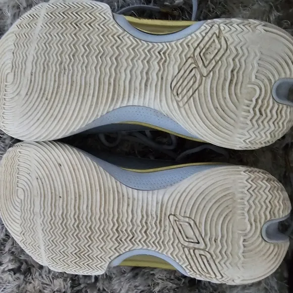 Girls under armour shoes