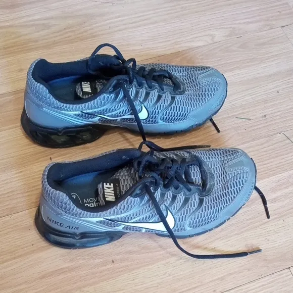 GUC Nike Air Gray Running Shoes size 9.5
