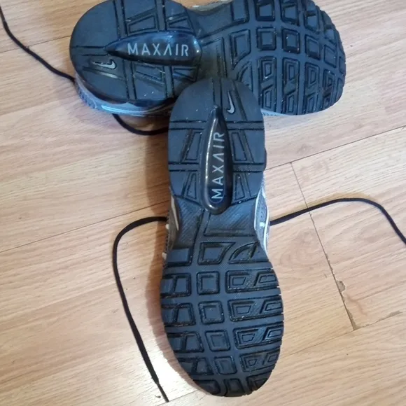 GUC Nike Air Gray Running Shoes size 9.5