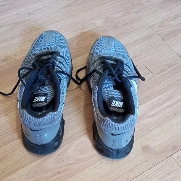 GUC Nike Air Gray Running Shoes size 9.5