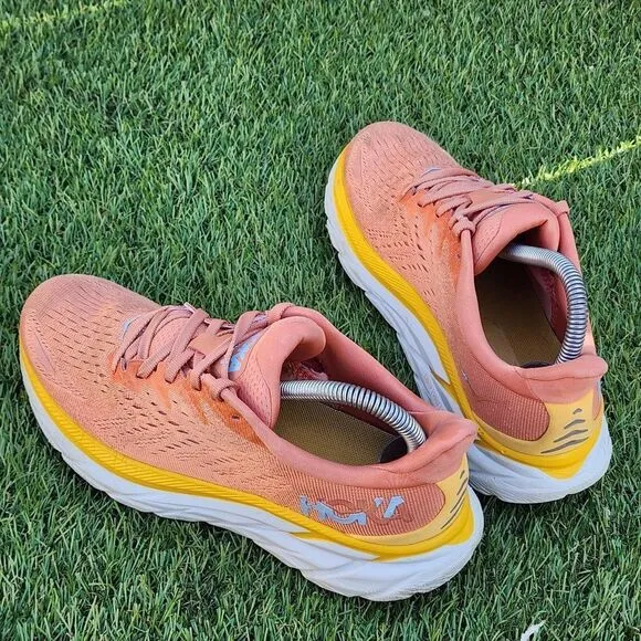 HOKA CLIFTON 8 - Womens Athletic Shoes - SIZE 7.5B