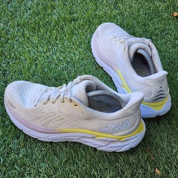 HOKA CLIFTON 8 - Womens Athletic Shoes - SIZE 9B --No Insoles --