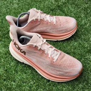 HOKA CLIFTON 9 - Womens Athletic Shoes - SIZE 9B