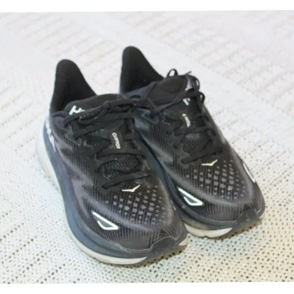 Hoka One One Clifton 9 Black &amp; white Running Shoes Women's Sneakers Size 7.5 US