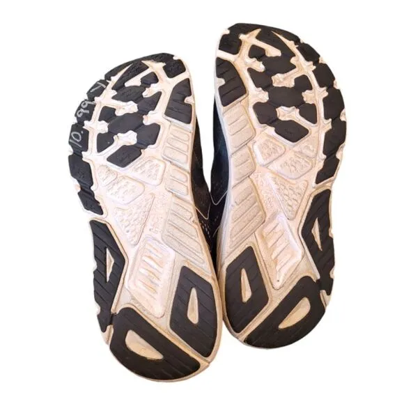 Hoka One One Black and White Arahi 5 Sneakers