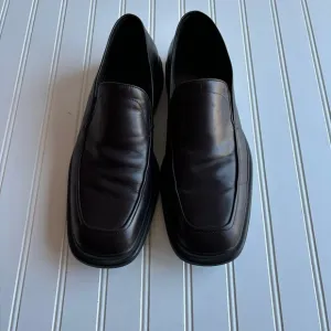 HUGO BOSS MENS LOAFERS DARK BROWN  DRESS SHOES SIZE 9.5 MADE IN ITALY