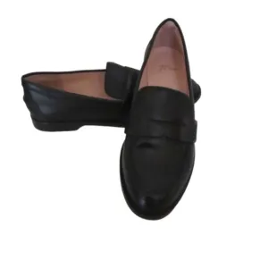 J Crew Classic Tab Loafer in Spazzolato Leather in Size 8M