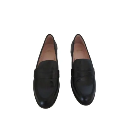 J Crew Classic Tab Loafer in Spazzolato Leather in Size 8M
