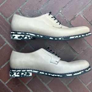 Jimmy Choo grey leather shoes with spotted funky soles. Size 43 EU
