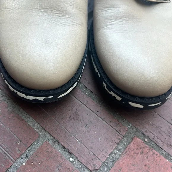 Jimmy Choo grey leather shoes with spotted funky soles. Size 43 EU