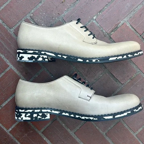 Jimmy Choo grey leather shoes with spotted funky soles. Size 43 EU