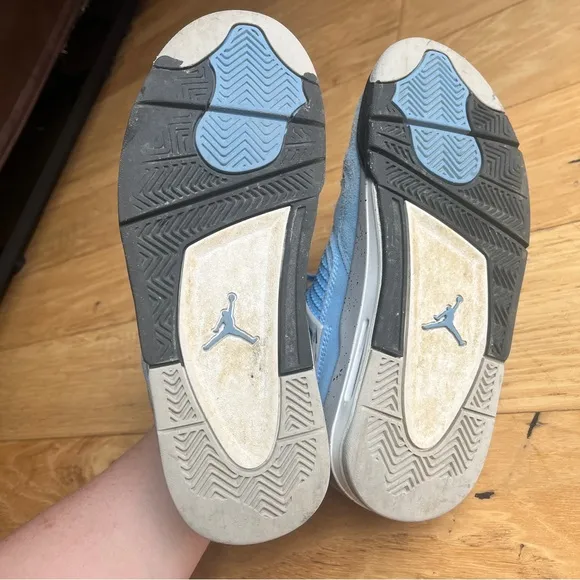 Jordan 4 University Blue Bug Kid size 6