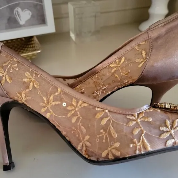 J.Renee Embroidered Lace &amp;  Gold Satin Pumps With Rhinestone Buckles Size 8M