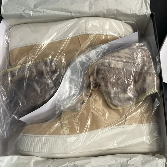J/SLIDES MOSEY Light Sand Suede size 8