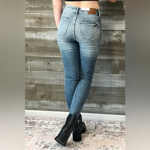 judy blue high waist tummy control top contrast wash skinny jean JB88767REG MD