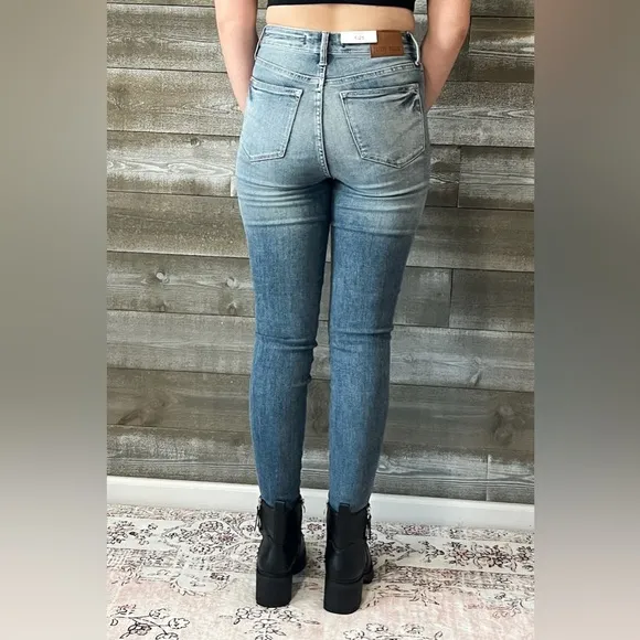 judy blue high waist tummy control top contrast wash skinny jean JB88767REG MD