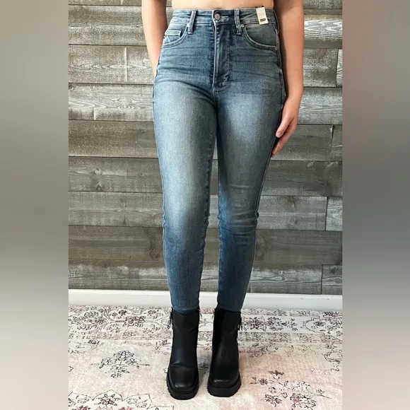 judy blue high waist tummy control top contrast wash skinny jean JB88767REG MD