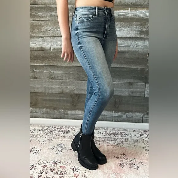 judy blue high waist tummy control top contrast wash skinny jean JB88767REG MD