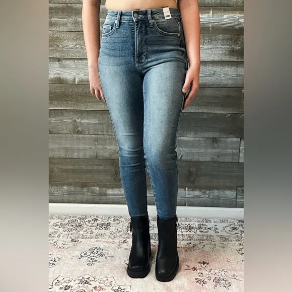 judy blue high waist tummy control top contrast wash skinny jean JB88767REG MD