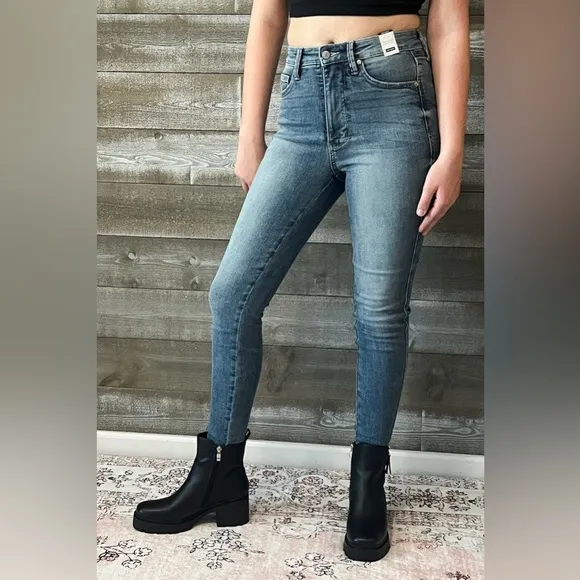 judy blue high waist tummy control top contrast wash skinny jean JB88767REG MD