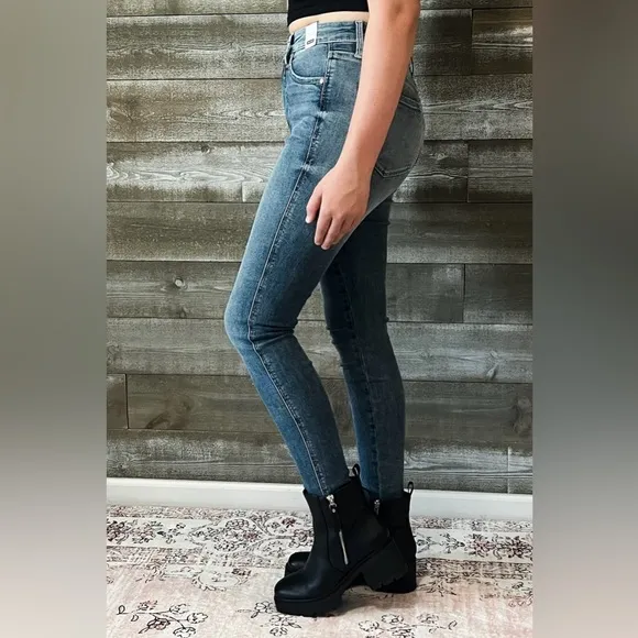 judy blue high waist tummy control top contrast wash skinny jean JB88767REG MD