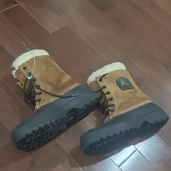 KAMIK MENS WINTER BOOTS LIKE NEW 9.0