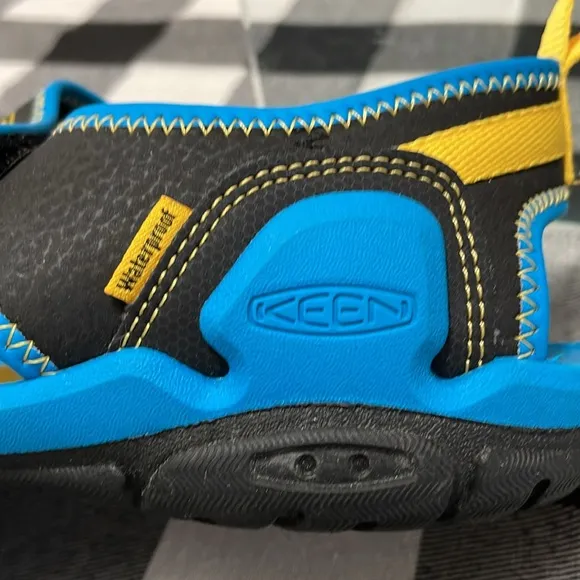 KEEN Knotch River Outdoor Water Shoe Sandal 2 Strap Waterproof Boys 6 Blue Black