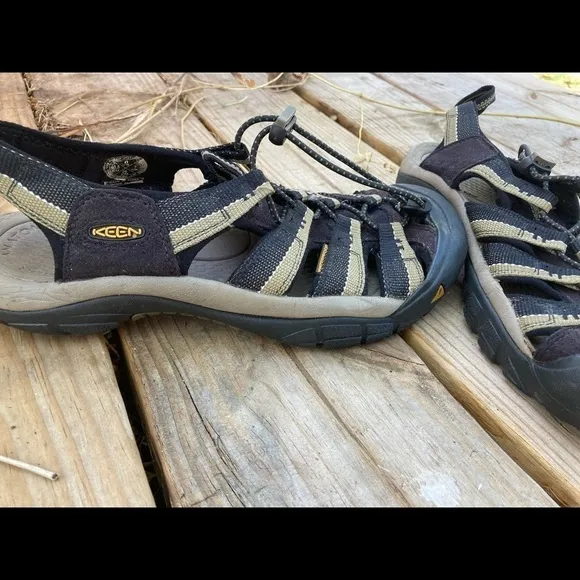 𝅺KEEN Newport H2 Men’s Hiking Water sandals size 8