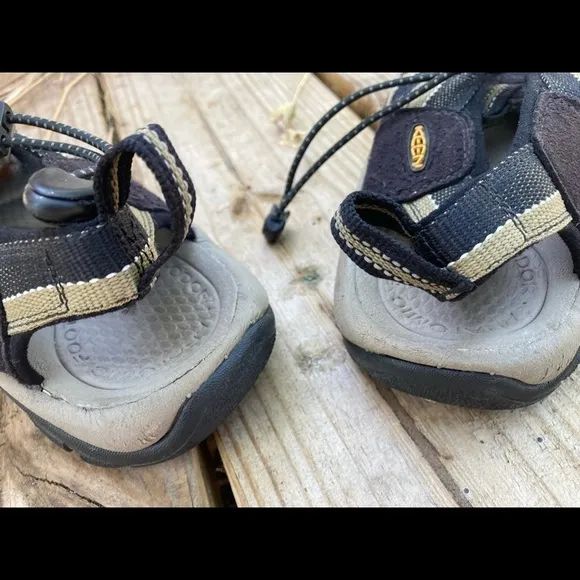 𝅺KEEN Newport H2 Men’s Hiking Water sandals size 8