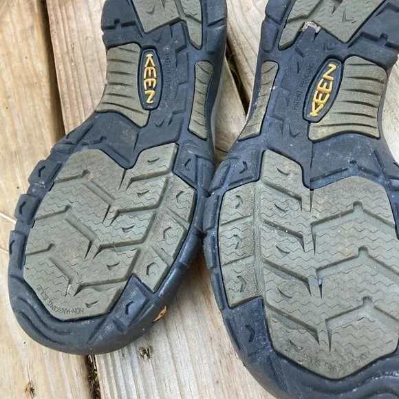 𝅺KEEN Newport H2 Men’s Hiking Water sandals size 8