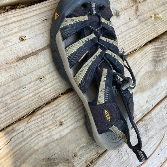 𝅺KEEN Newport H2 Men’s Hiking Water sandals size 8