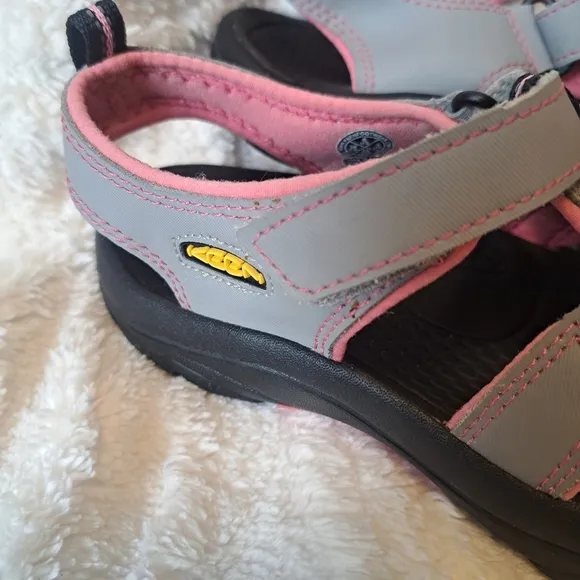 Keen Newport H2 Waterproof Sport Sandals Pink Gray Women's 8/ Youth 6/ EU 39