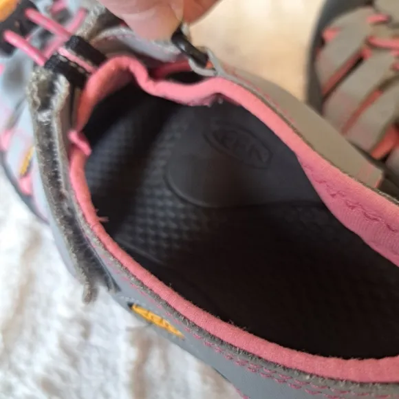 Keen Newport H2 Waterproof Sport Sandals Pink Gray Women's 8/ Youth 6/ EU 39