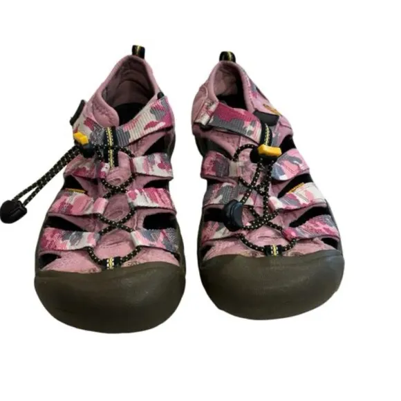 KEEN YOUTH NEWPORT PINK/GRAY CAMOUFLAGE WASHABLE SANDALS