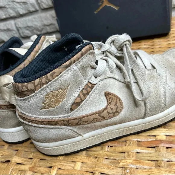 Kids Jordan Air 1 Mid SE Suede