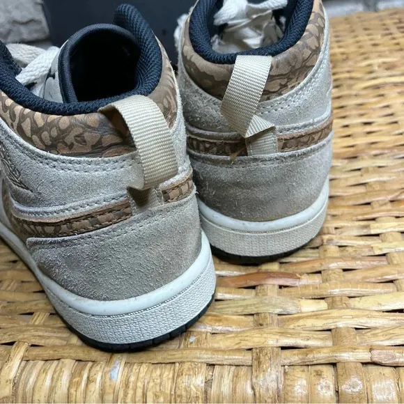 Kids Jordan Air 1 Mid SE Suede