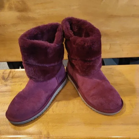 Koolaburra by Ugg Burgundy size 8 suede winter boots