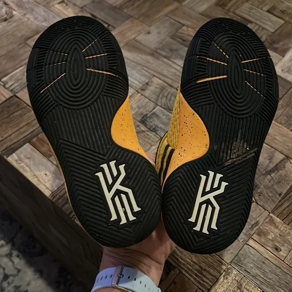 Kyrie 2 GS School Bus Shoes Nike