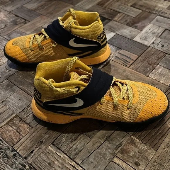 Kyrie 2 GS School Bus Shoes Nike