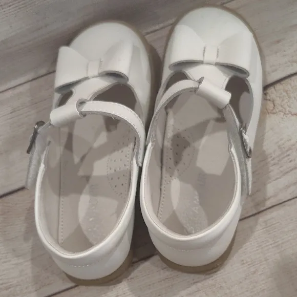 L'Amour White and Tan Dress Shoes with Classic Mary Jane Style