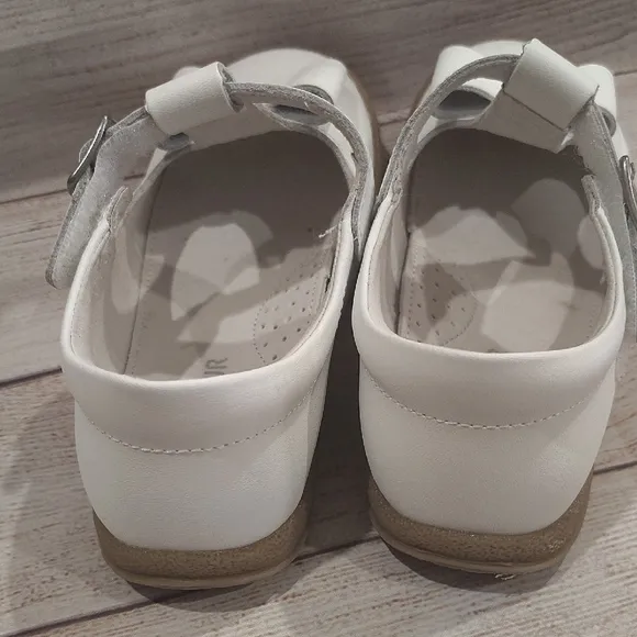 L'Amour White and Tan Dress Shoes with Classic Mary Jane Style