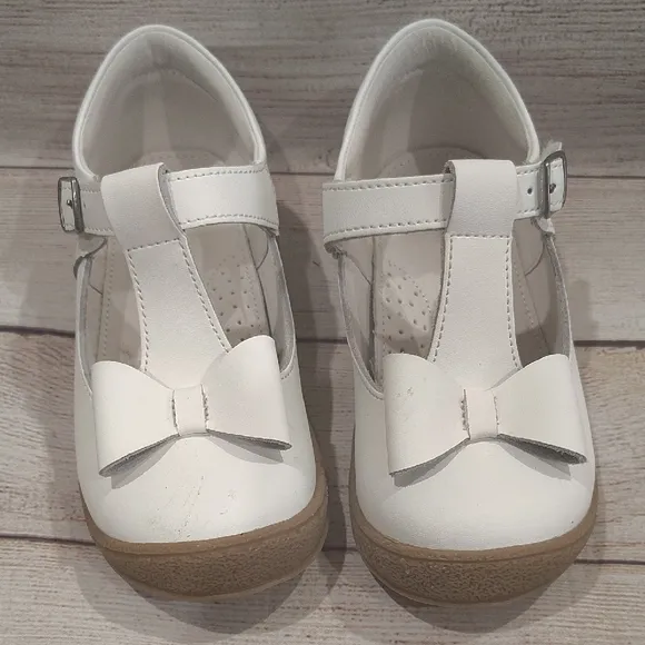 L'Amour White and Tan Dress Shoes with Classic Mary Jane Style