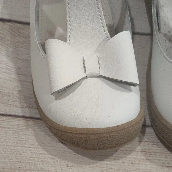 L'Amour White and Tan Dress Shoes with Classic Mary Jane Style