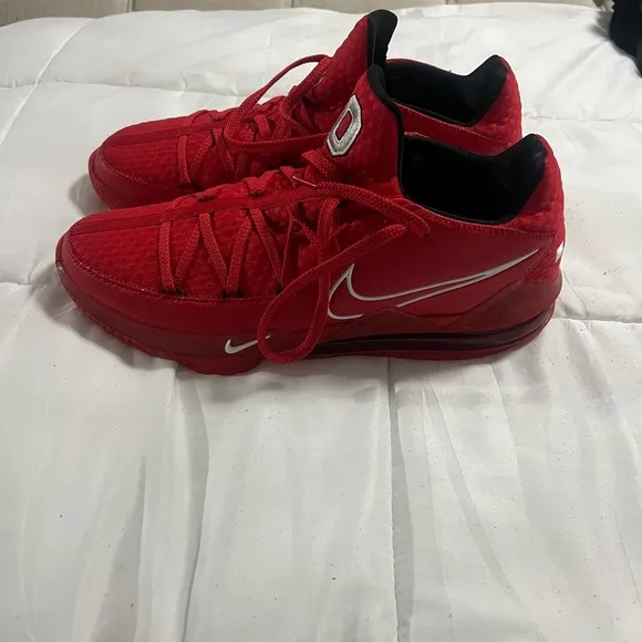 Lebron 17 Low Ohio State Exclusive.  Player Sample Size 15 No Box
