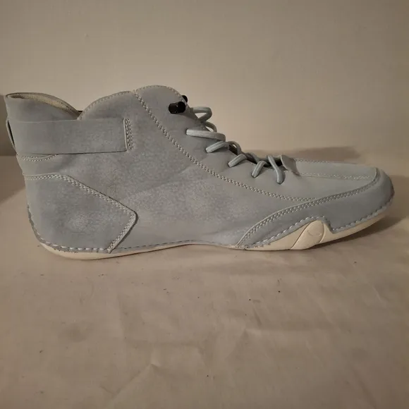 LQEBK Baby Blue Men's Suede Sneakers with Rugged Design and Retro Aesthetic