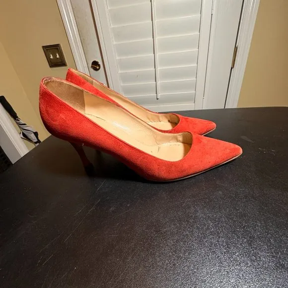 Manolo Blahnik size 38.5 orange suede pump shoes