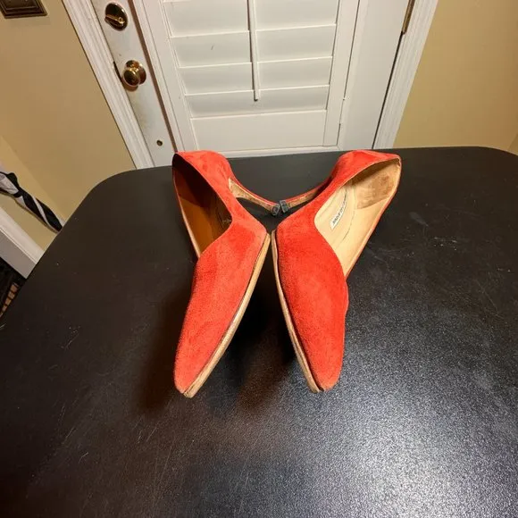Manolo Blahnik size 38.5 orange suede pump shoes