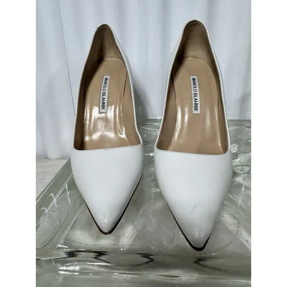 Manolo Blahnik Size 8 38 White Pump In VG Condition. Amazing Shoe.